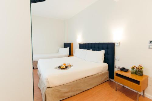 Habitación Triple del hotel Excelsior Bari. Foto 4