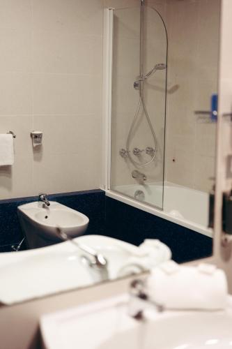 Habitación Triple del hotel Excelsior Bari. Foto 7