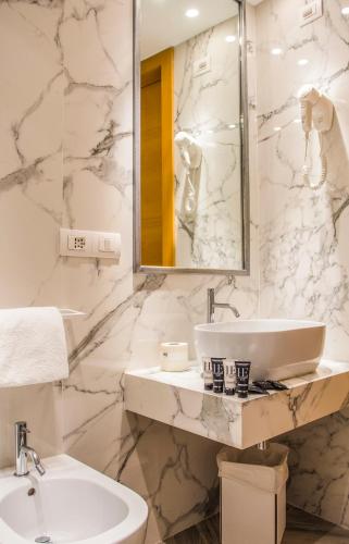 Suite Junior Deluxe del hotel Excelsior Bari. Foto 1