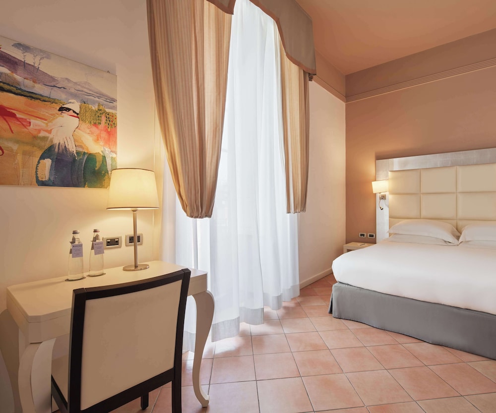 Habitación Deluxe, 1 cama de matrimonio grande del hotel Palazzo Caracciolo Naples. Foto 3
