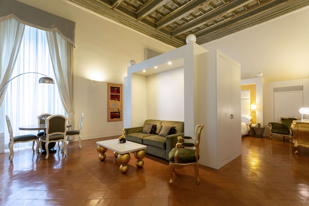Suite junior, 1 cama de matrimonio grande del hotel Palazzo Caracciolo Naples
