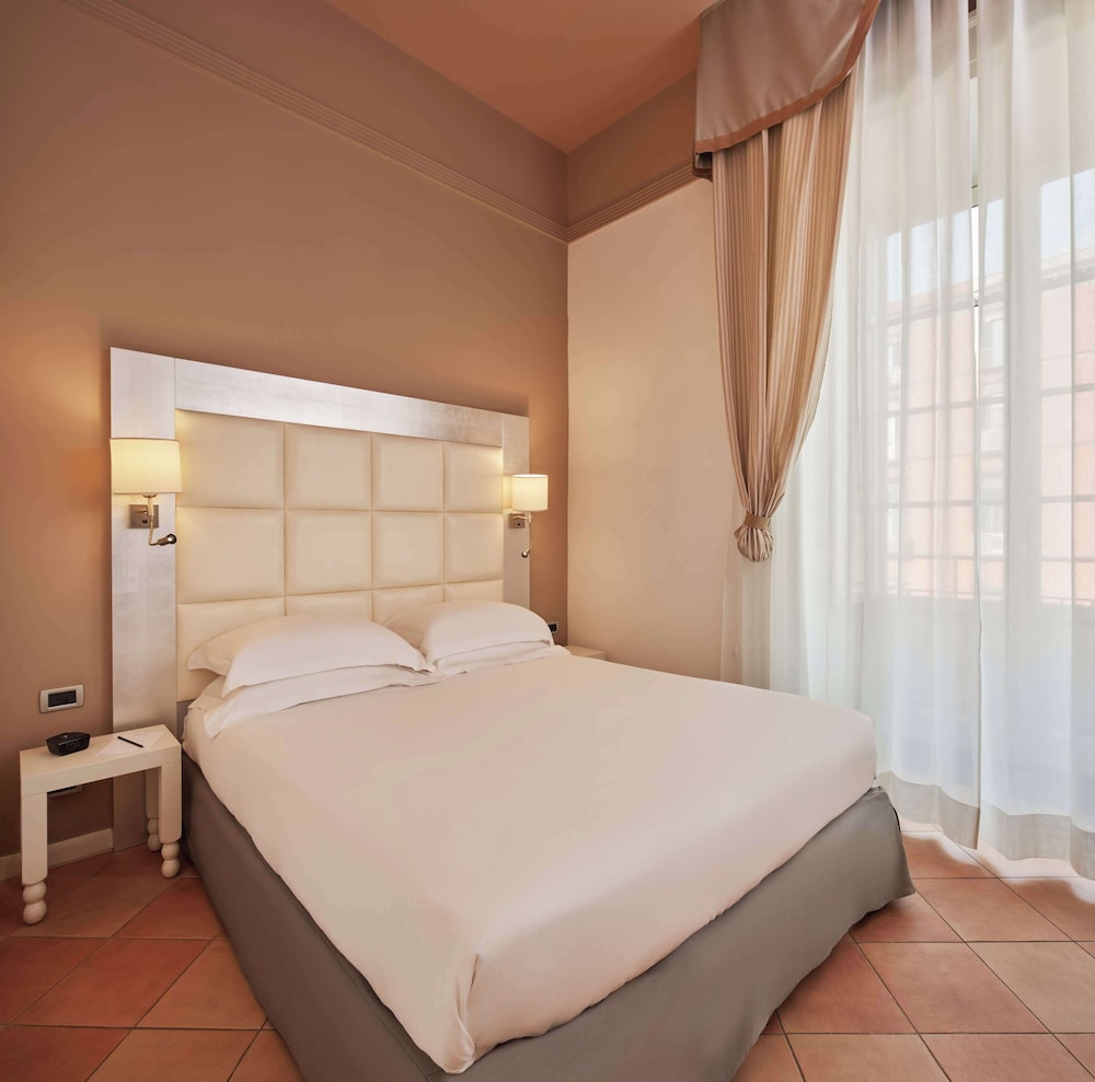 Habitación, 1 cama de matrimonio del hotel Palazzo Caracciolo Naples. Foto 3