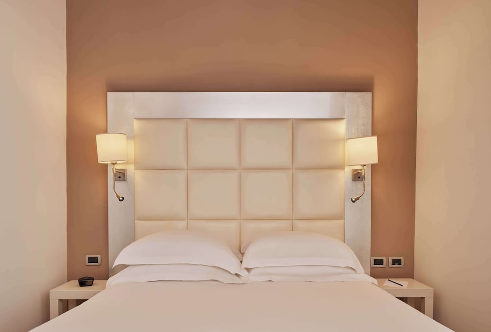 Habitación, 1 cama de matrimonio del hotel Palazzo Caracciolo Naples. Foto 6