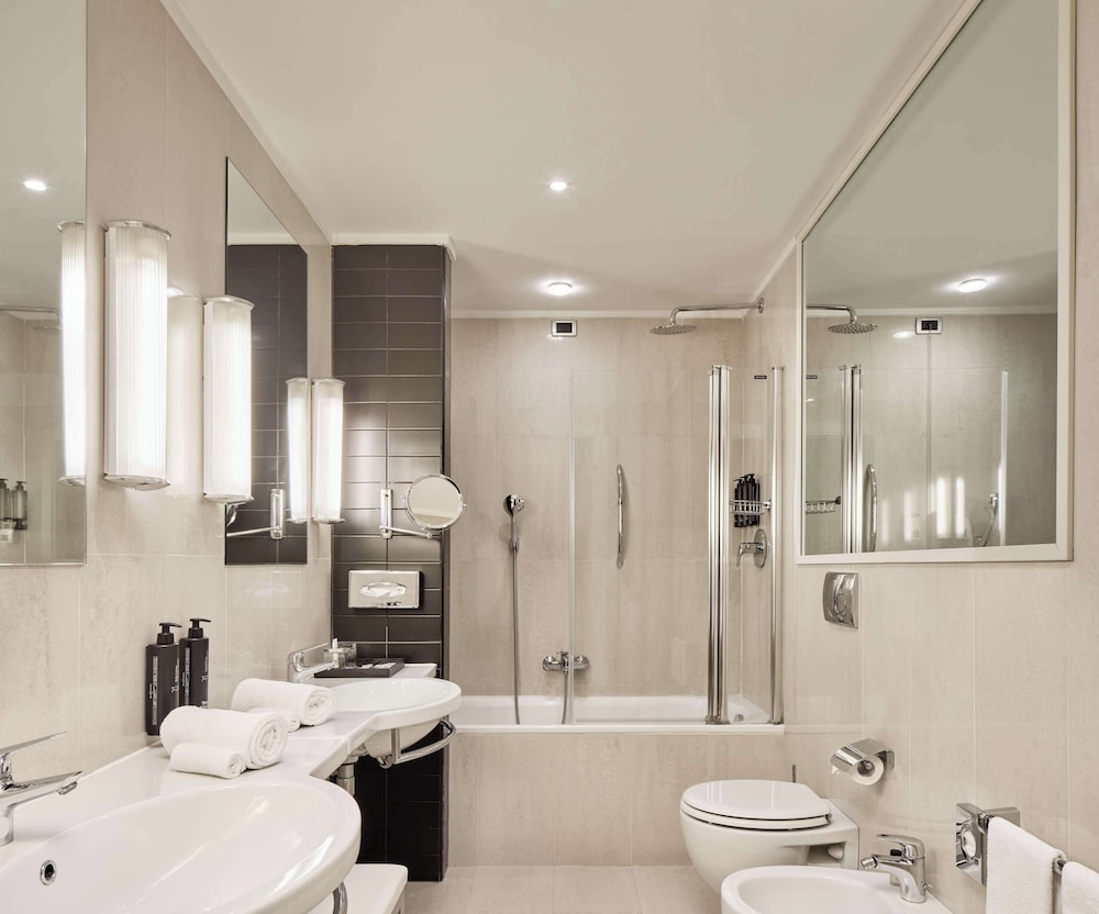 Suite junior, 1 cama de matrimonio del hotel Palazzo Caracciolo Naples. Foto 9