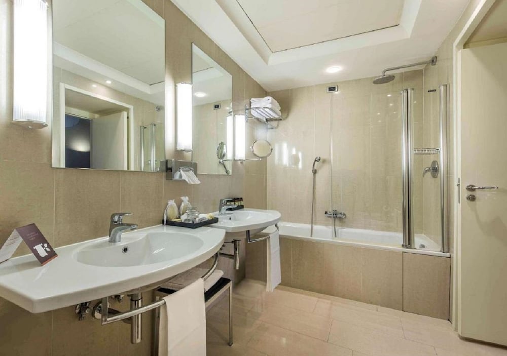 Habitación familiar, 1 cama de matrimonio del hotel Palazzo Caracciolo Naples. Foto 3