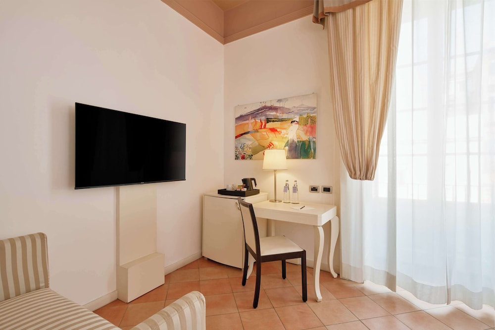 Habitación Deluxe, varias camas del hotel Palazzo Caracciolo Naples. Foto 3
