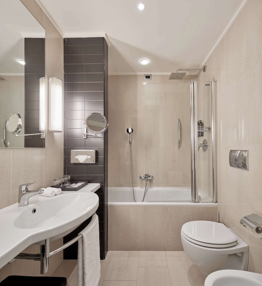 Habitación Deluxe, varias camas del hotel Palazzo Caracciolo Naples. Foto 6