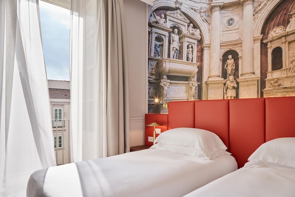 Habitación superior, 2 camas individuales del hotel Palazzo Caracciolo Naples. Foto 4