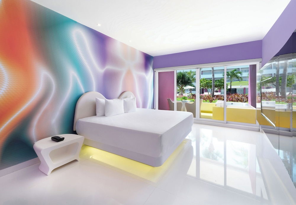 Plush Jacuzzi del hotel Temptation Cancun Resort - All Inclusive- Adults Only
