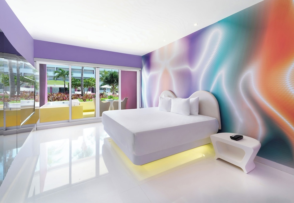 Plush Jacuzzi del hotel Temptation Cancun Resort - All Inclusive- Adults Only. Foto 3