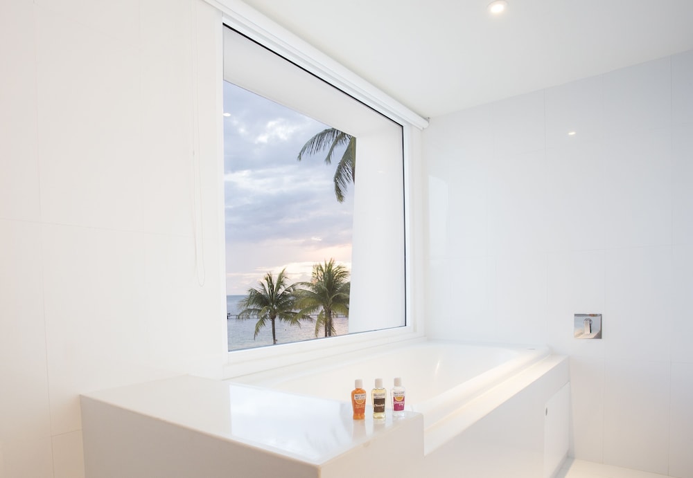 Seduction Beachfront Suite del hotel Temptation Cancun Resort - All Inclusive- Adults Only. Foto 2
