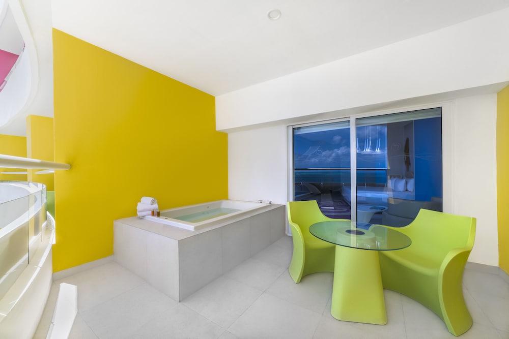 Lush Tower Oceanfront Suite del hotel Temptation Cancun Resort - All Inclusive- Adults Only. Foto 1