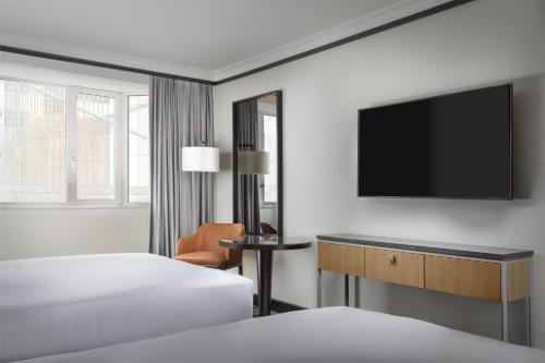 Twin Room with Limited Atrium View del hotel Hilton Prague Atrium. Foto 3