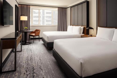 Queen Room with Two Queen Beds and Limited Atrium View del hotel Hilton Prague Atrium