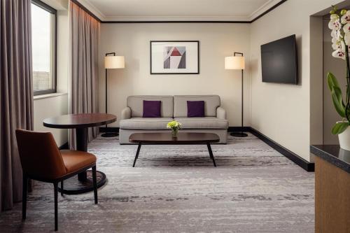 Suite Junior del hotel Hilton Prague Atrium. Foto 2