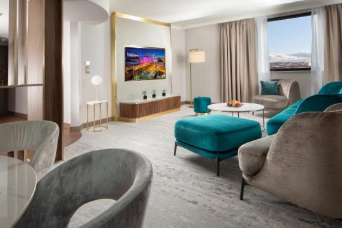 Suite Apartamento con cama extragrande del hotel Hilton Prague Atrium. Foto 11