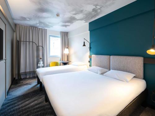Habitación Superior con 1 cama doble y 1 sofá cama del hotel Ibis Praha Wenceslas Square. Foto 1