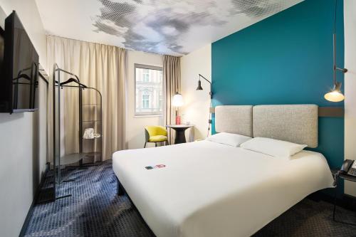 Habitación Doble Superior del hotel Ibis Praha Wenceslas Square. Foto 1