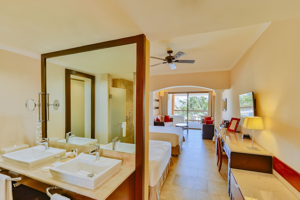 Suite junior (Ocean Front Premium level) del hotel Barceló Maya Caribe - All Inclusive. Foto 2