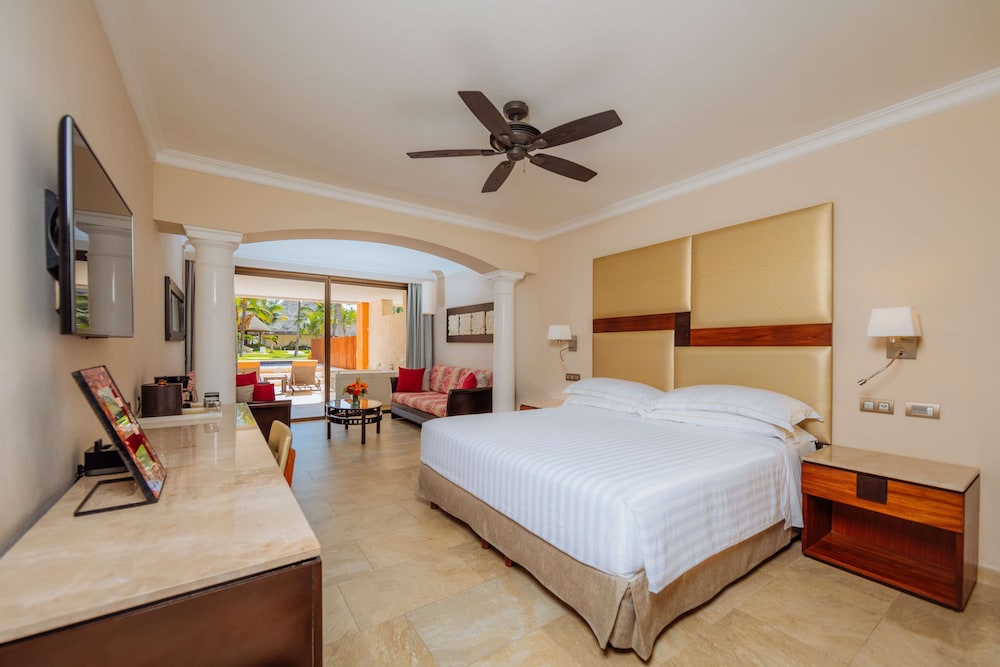 Suite junior (Swim Up Premium Level) del hotel Barceló Maya Caribe - All Inclusive. Foto 3