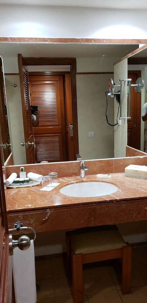 Habitación superior del hotel Barceló Maya Colonial - All Inclusive. Foto 4
