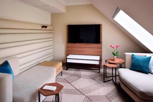 Suite Dúplex de 2 plantas con acceso al club M - 1 cama extragrande del hotel Prague Marriott. Foto 1