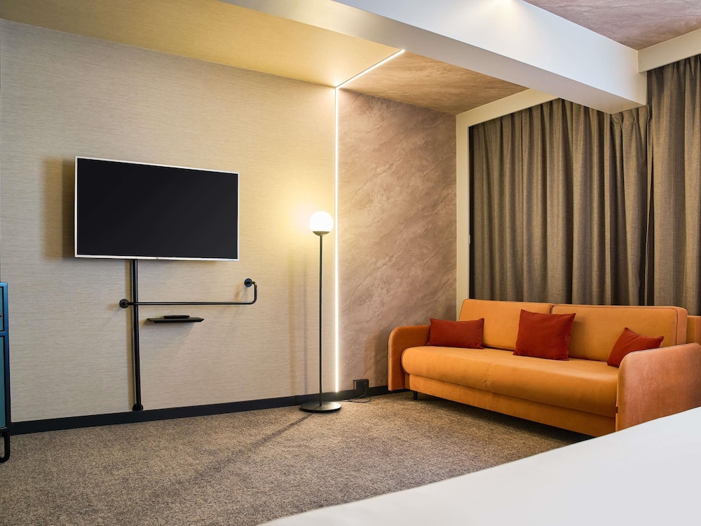 Habitación familiar, 1 cama doble con sofá cama (Executive) del hotel Novotel Praha Wenceslas Square. Foto 6