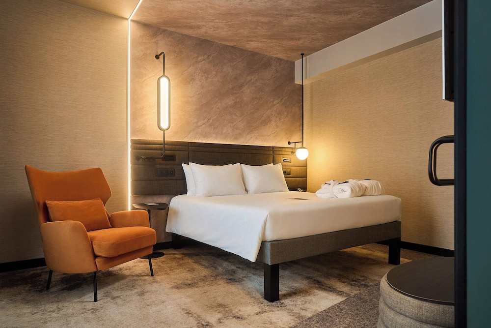 Habitación ejecutiva, 1 cama doble, balcón del hotel Novotel Praha Wenceslas Square. Foto 5