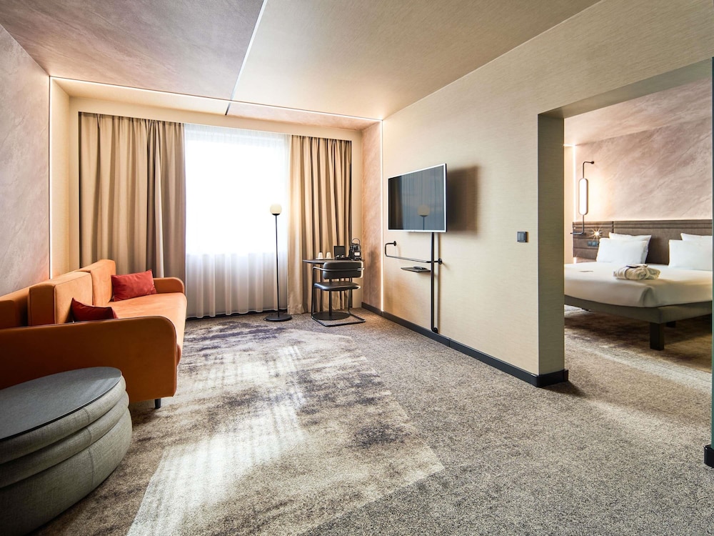 Suite ejecutiva, 1 cama de matrimonio con sofá cama del hotel Novotel Praha Wenceslas Square. Foto 3