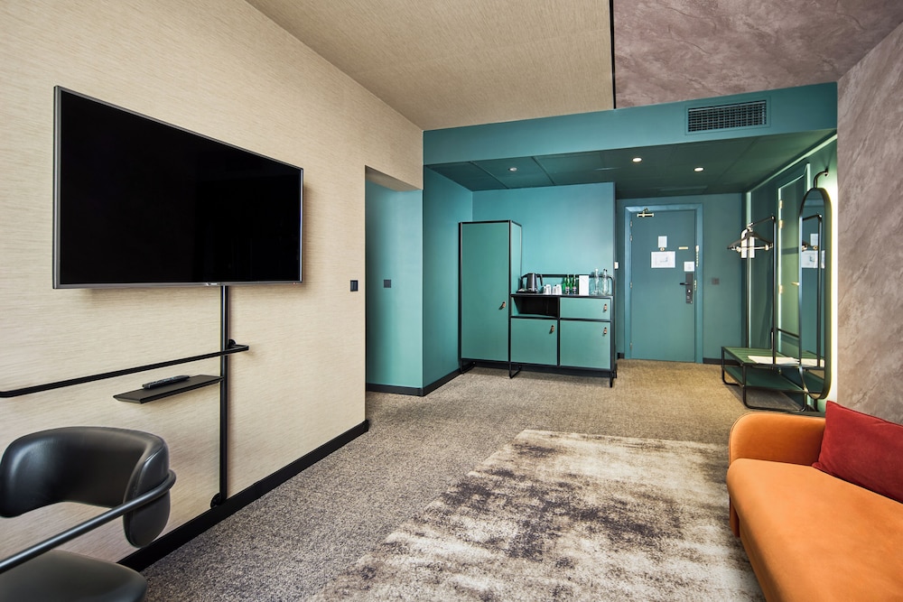 Suite ejecutiva, 1 cama de matrimonio con sofá cama del hotel Novotel Praha Wenceslas Square. Foto 5