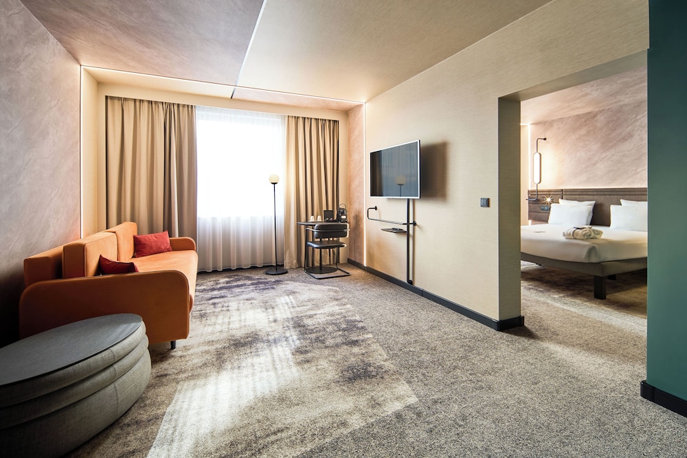 Suite ejecutiva, 1 cama de matrimonio con sofá cama del hotel Novotel Praha Wenceslas Square. Foto 6