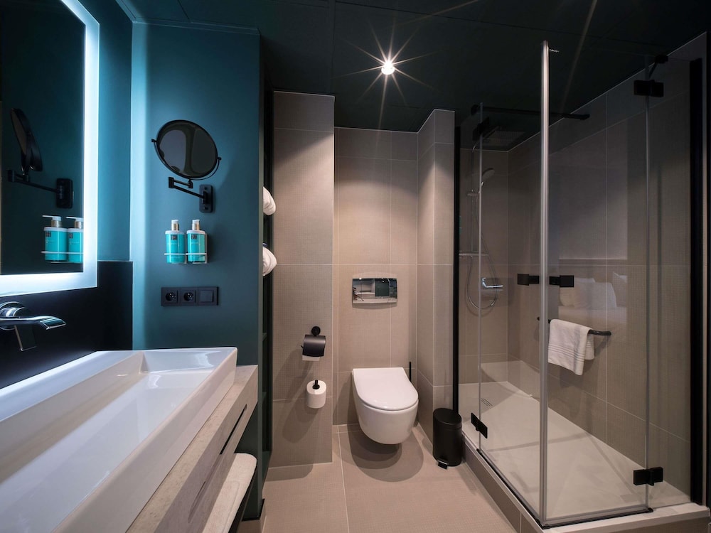 Suite ejecutiva, 1 cama de matrimonio con sofá cama del hotel Novotel Praha Wenceslas Square. Foto 7