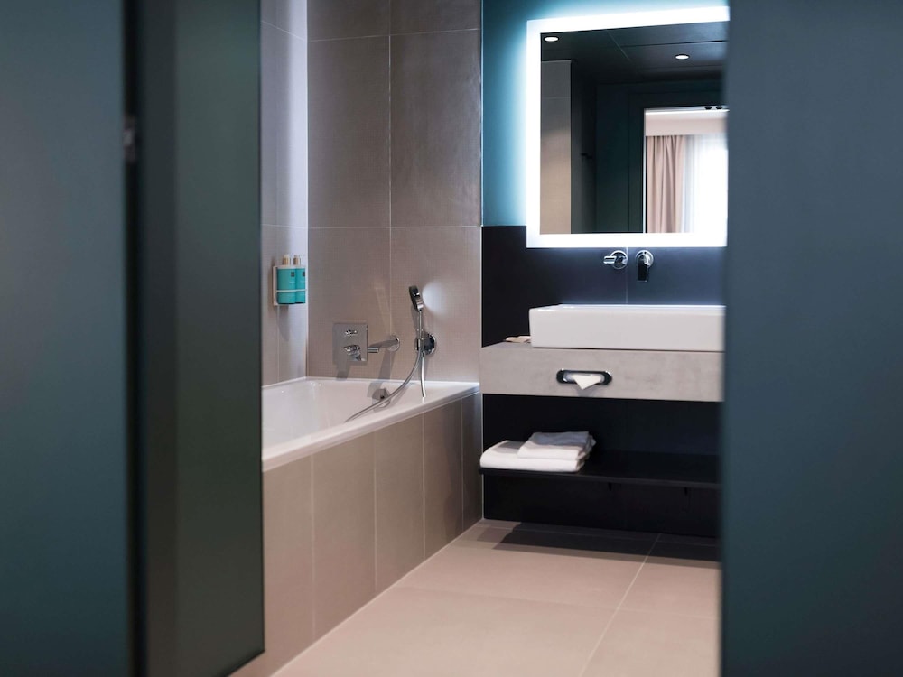 Suite ejecutiva, 1 cama de matrimonio con sofá cama del hotel Novotel Praha Wenceslas Square. Foto 9