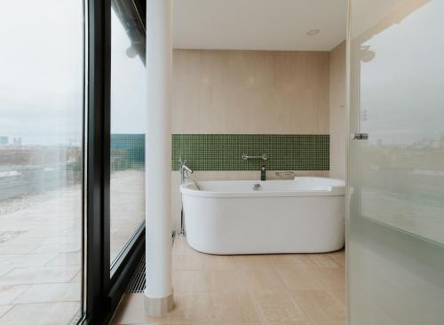 Apartamento Royal en la azotea del hotel OREA Andels Praha. Foto 1