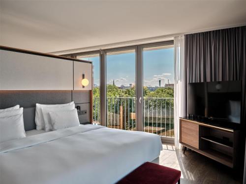 Suite Junior del hotel Radisson Collection Berlin. Foto 5