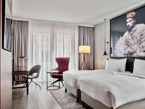 Habitación Premium Collection con balcón del hotel Radisson Collection Berlin