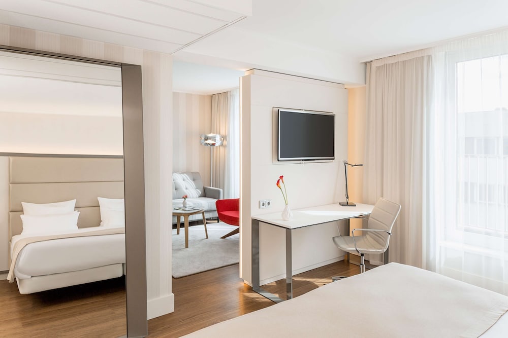 Suite junior del hotel Nh Collection Berlin Mitte Am Checkpoint Charlie. Foto 3