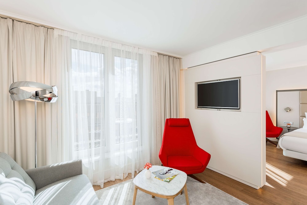 Habitación familiar, terraza del hotel Nh Collection Berlin Mitte Am Checkpoint Charlie. Foto 9