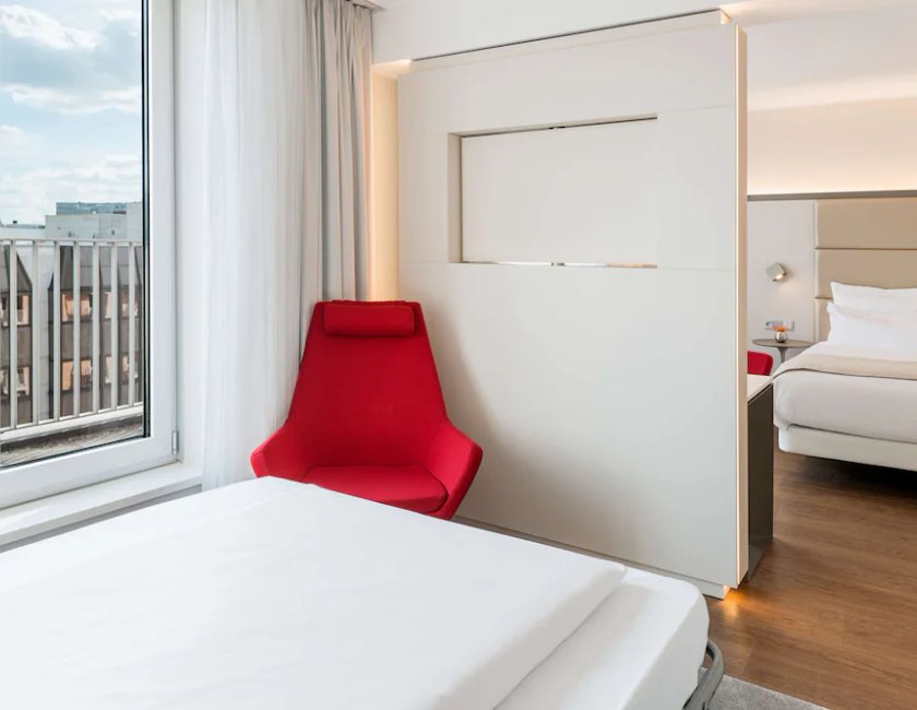 Habitación familiar, terraza del hotel Nh Collection Berlin Mitte Am Checkpoint Charlie. Foto 4