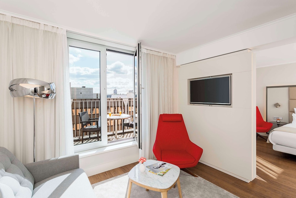 Habitación familiar Balcón o Terraza Normal del hotel Nh Collection Berlin Mitte Am Checkpoint Charlie. Foto 4