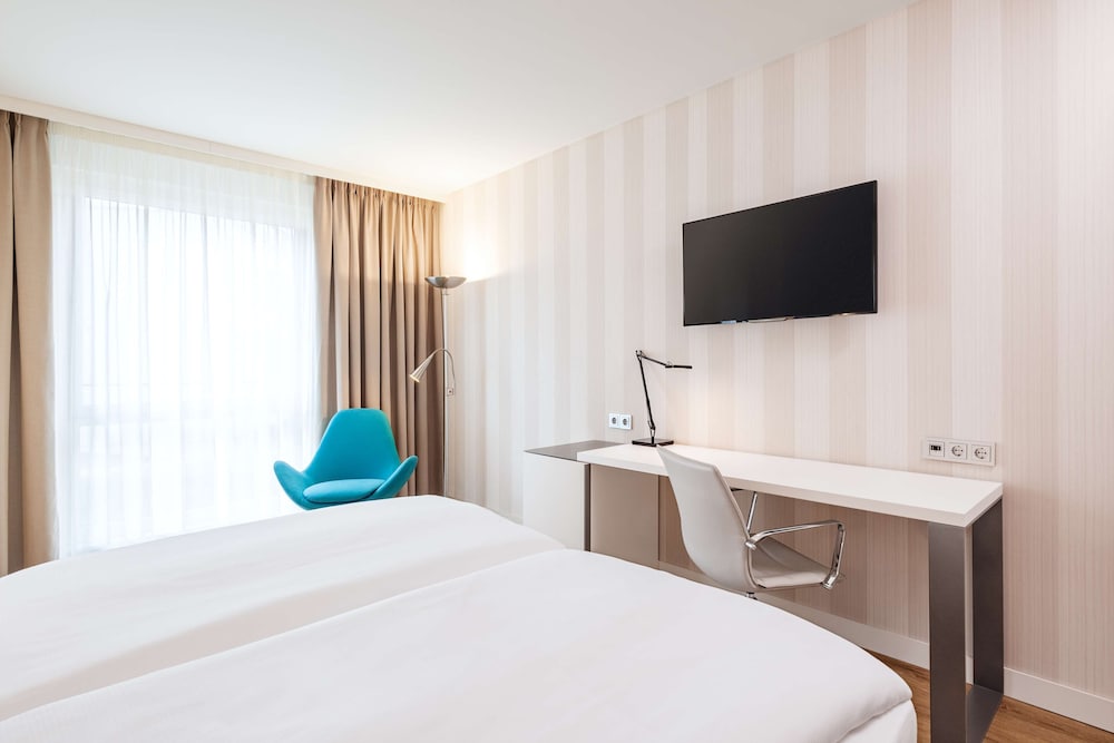 Habitación estándar del hotel Nh Berlin Alexanderplatz. Foto 1