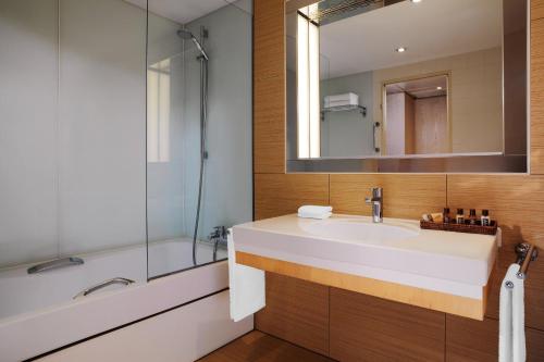 Habitación Doble Clásica - 2 camas del hotel Sheraton Berlin Grand Hotel Esplanade. Foto 3