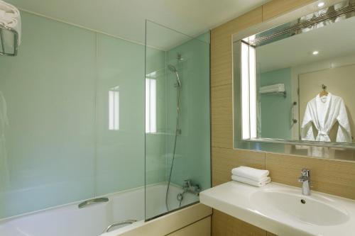Suite de un dormitorio con sauna del hotel Sheraton Berlin Grand Hotel Esplanade