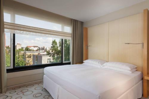 Suite de un dormitorio con sauna del hotel Sheraton Berlin Grand Hotel Esplanade. Foto 2