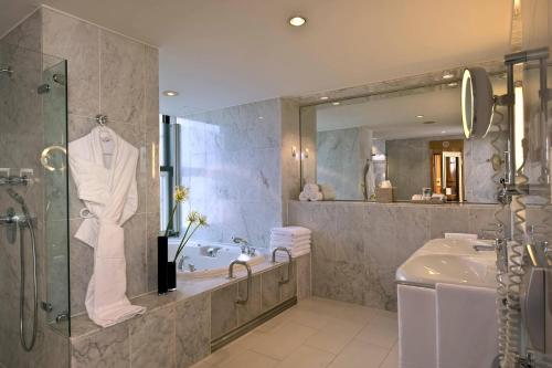Suite Grand con balcón del hotel Sheraton Berlin Grand Hotel Esplanade. Foto 5