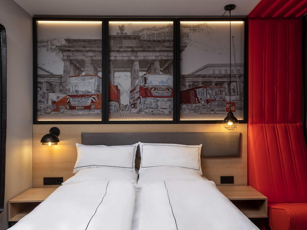 Habitación estándar con cama doble 160x200 cm del hotel ibis Styles Berlin Treptow