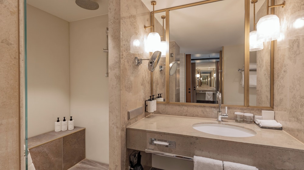 Habitación Club, 1 cama de matrimonio grande, Acceso al salón del club del hotel Intercontinental Berlin, An Ihg. Foto 10
