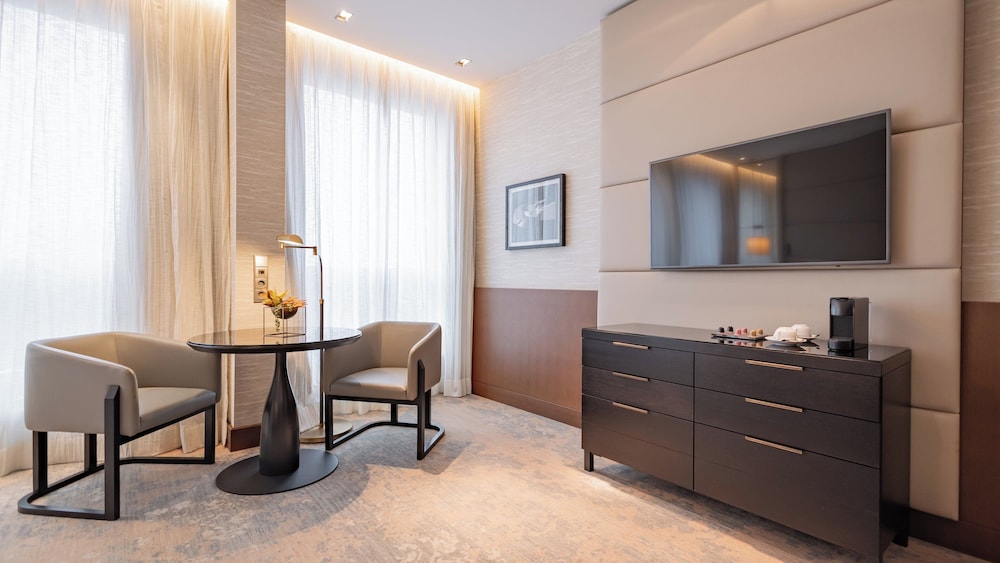 Habitación Club, 1 cama de matrimonio grande, Acceso al salón del club del hotel Intercontinental Berlin, An Ihg. Foto 11