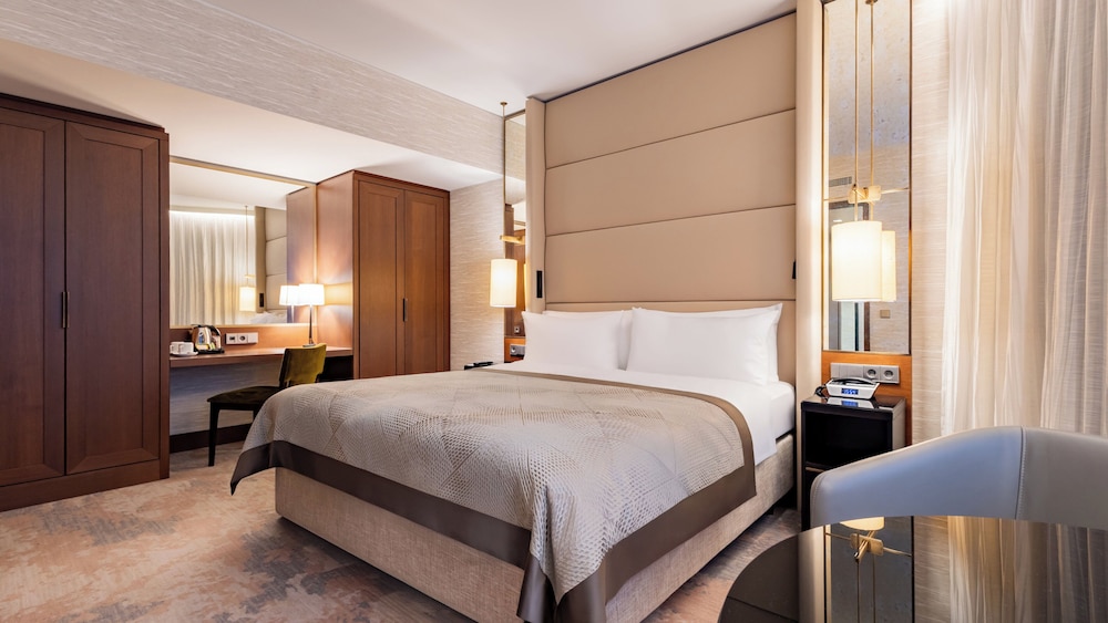 Habitación junior, 1 cama de matrimonio grande del hotel Intercontinental Berlin, An Ihg. Foto 1
