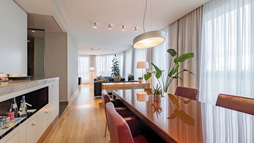 Suite, en esquina (Prestige Corner) del hotel Intercontinental Berlin, An Ihg. Foto 2